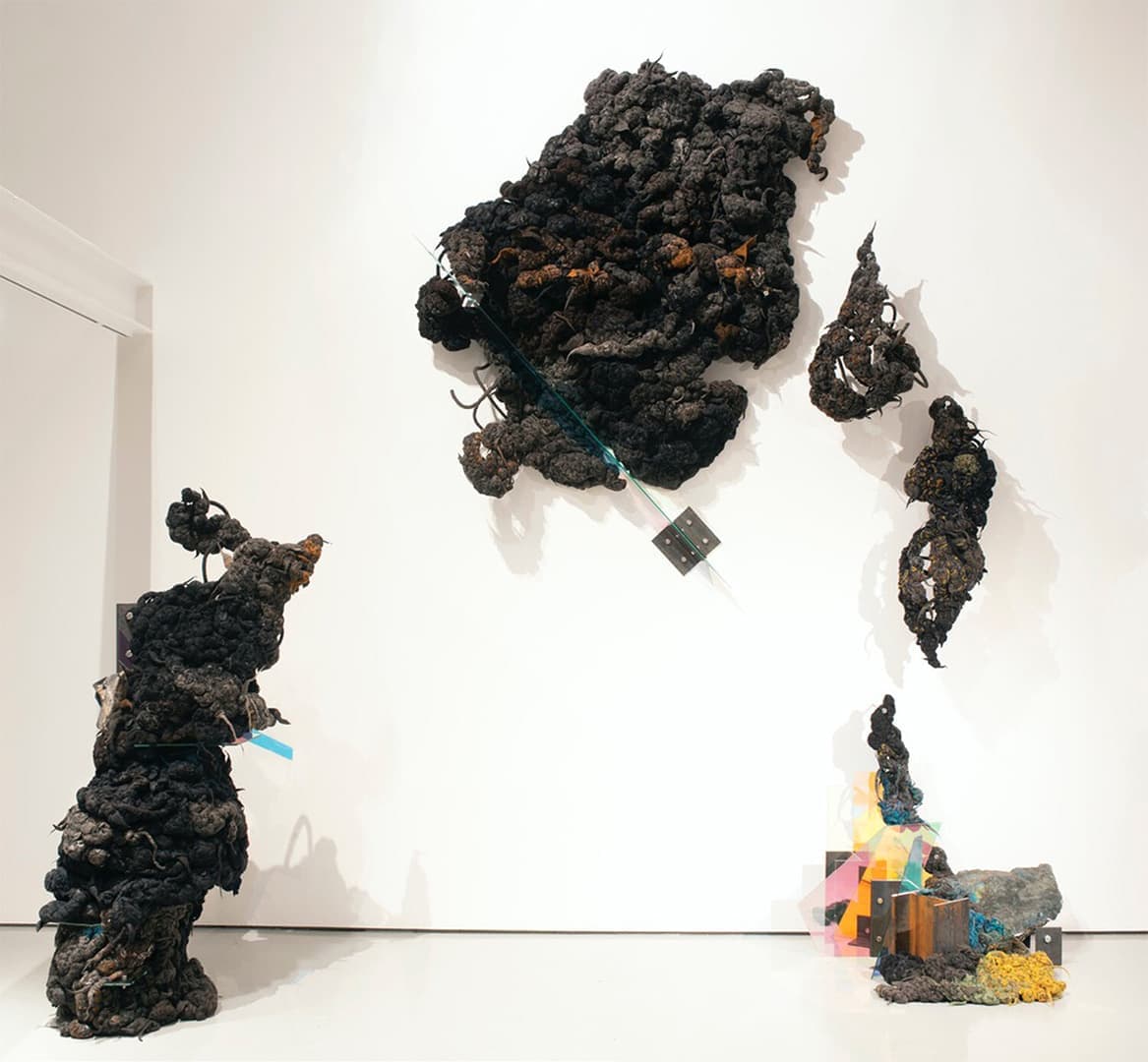 Настенная скульптура A Sculpted Mess, Дана Барнс, США, 2020. Фото: Dan Root