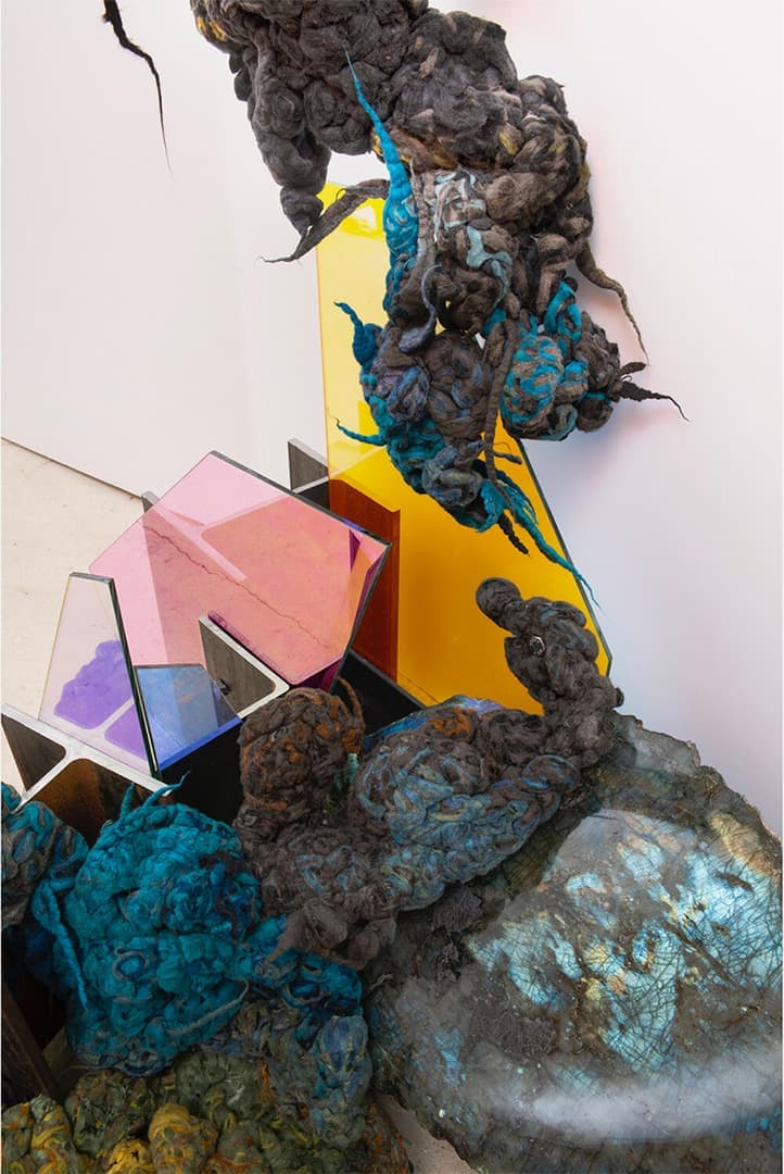 Настенная скульптура A Sculpted Mess, Дана Барнс, США, 2020. Фото: Dan Root