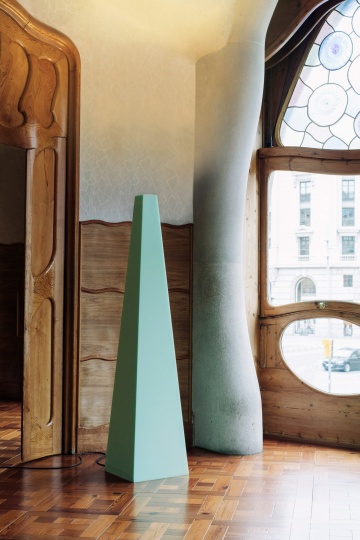 Макс Энрих создал лампы из пенопласта для Дома Бальо Гауди