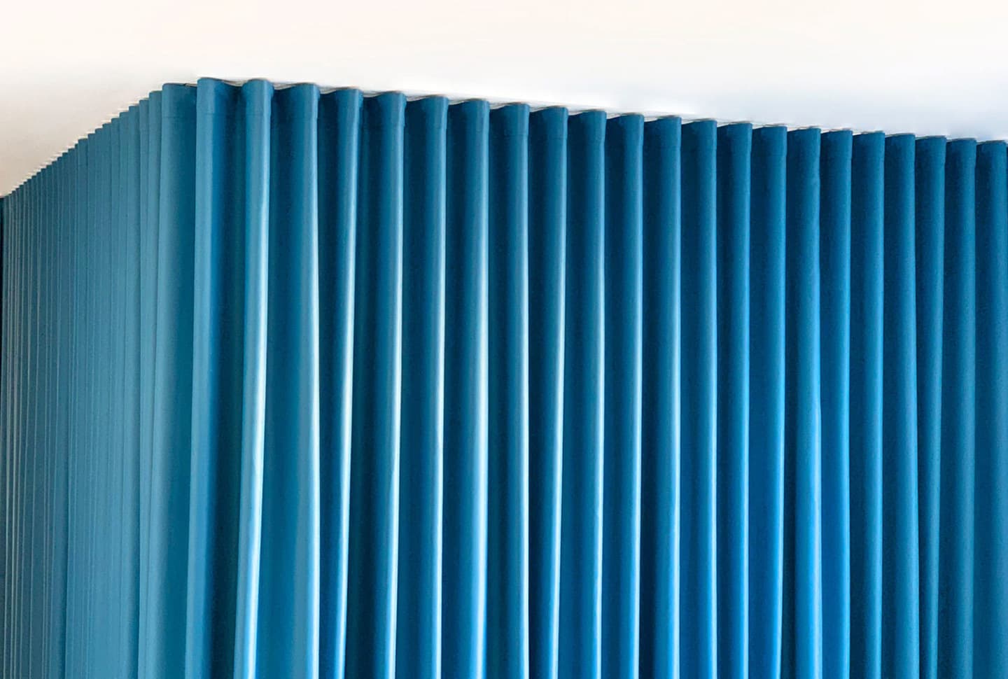 Апартаменты с цветовыми блоками – проект Studio NOJU