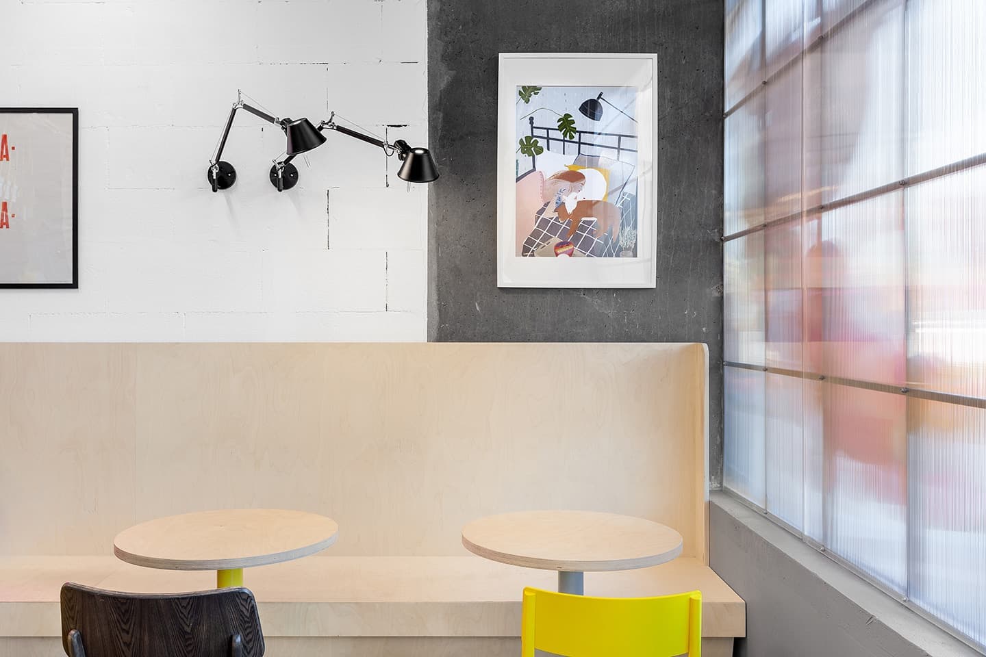 Кофейня с завтраками и ярким интерьером – проект Room Design Buro