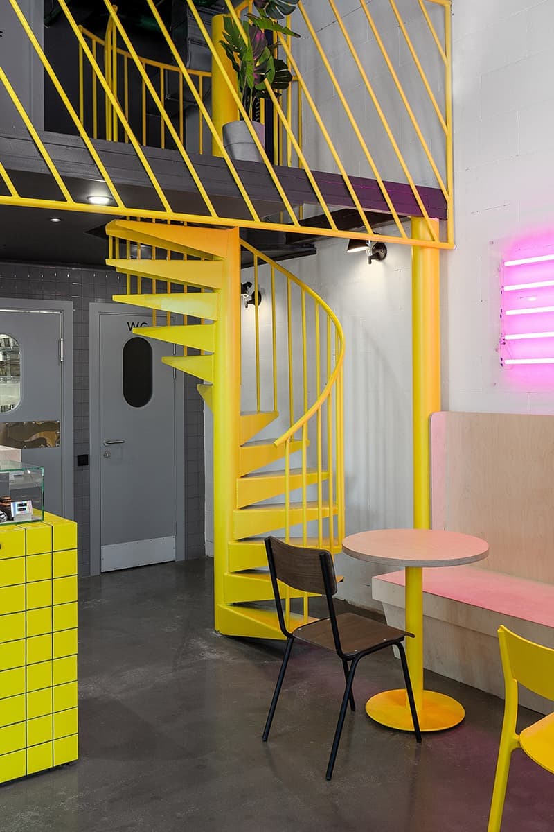 Кофейня с завтраками и ярким интерьером – проект Room Design Buro