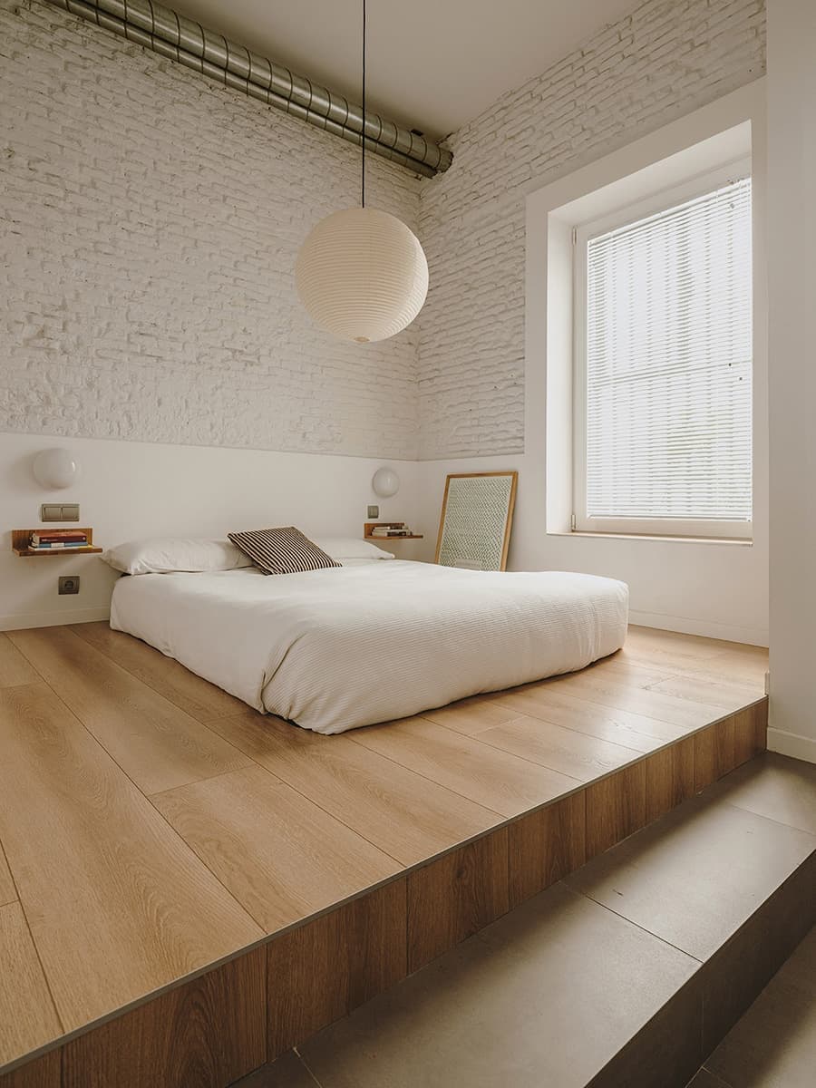 Отреставрированная квартира с четырехметровыми потолками – проект студии Iglesias-Hamelin Arquitectos