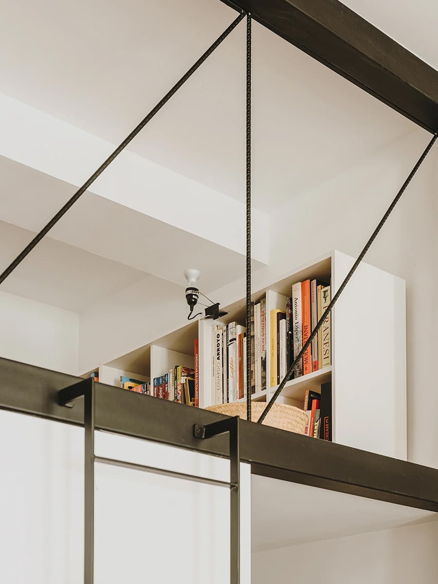 Отреставрированная квартира с четырехметровыми потолками – проект студии Iglesias-Hamelin Arquitectos