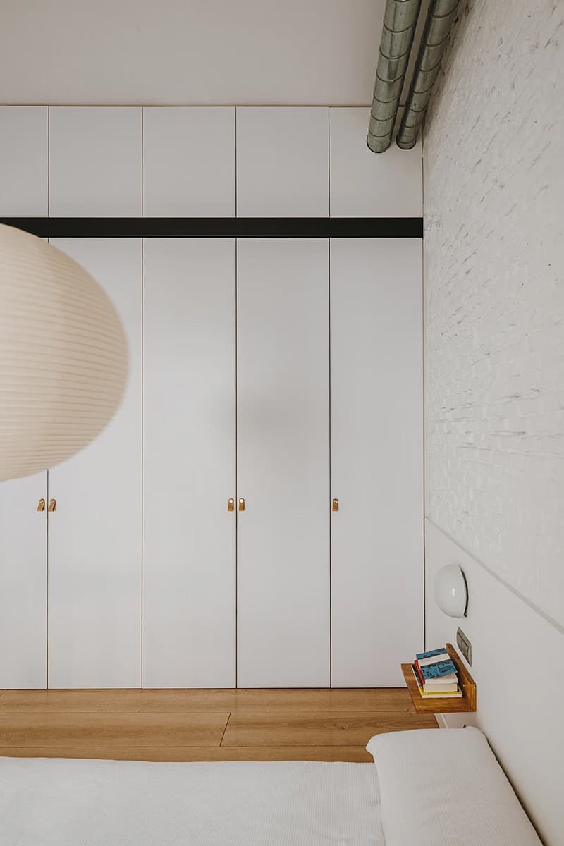 Отреставрированная квартира с четырехметровыми потолками – проект студии Iglesias-Hamelin Arquitectos