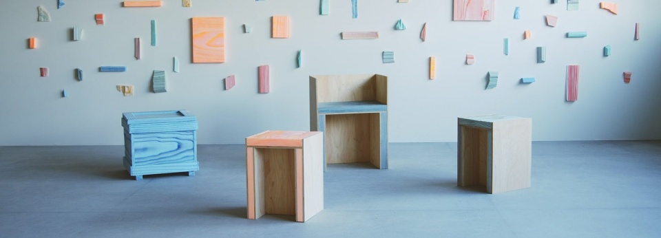 Дизайнер Тиаки Ёсихара создал мебель из пенополистирола с текстурой древесины