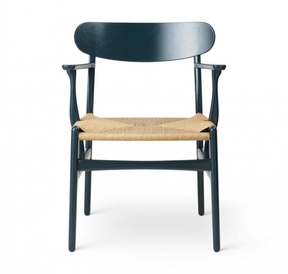 Илзе Кроуфорд и Carl Hansen & Søn представили новую цветовую палитру легендарных стульев
