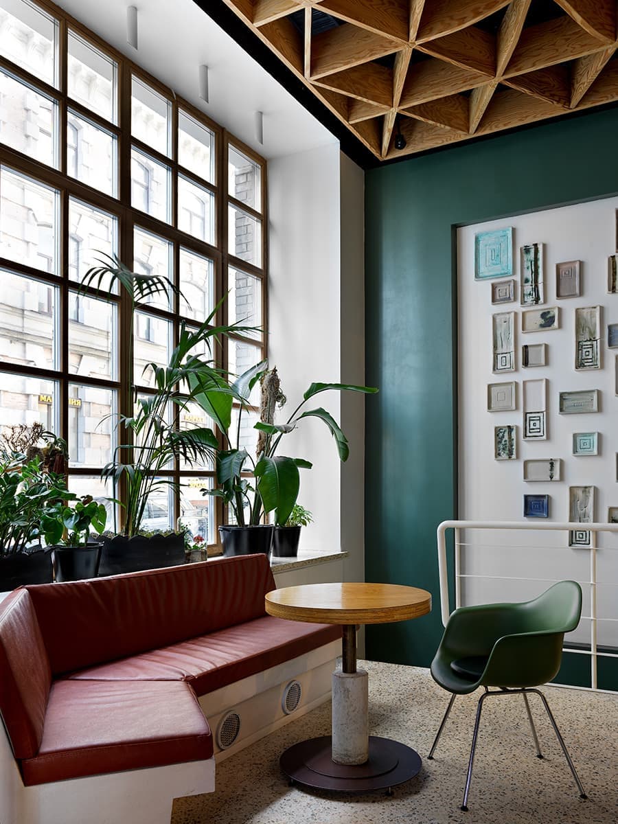 Ресторан в Москве с мебелью Vitra – проект архитектора Агнона Гранота