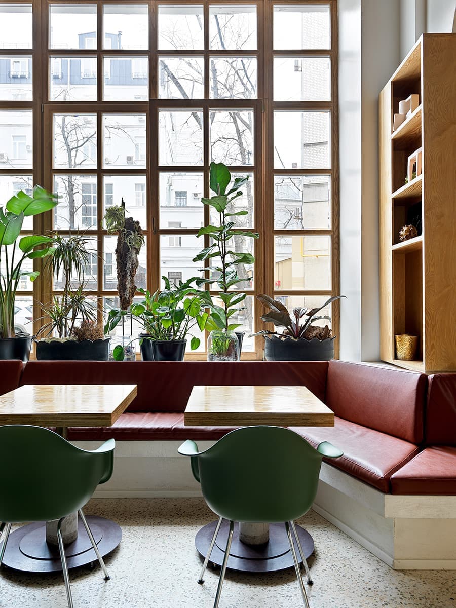 Ресторан в Москве с мебелью Vitra – проект архитектора Агнона Гранота