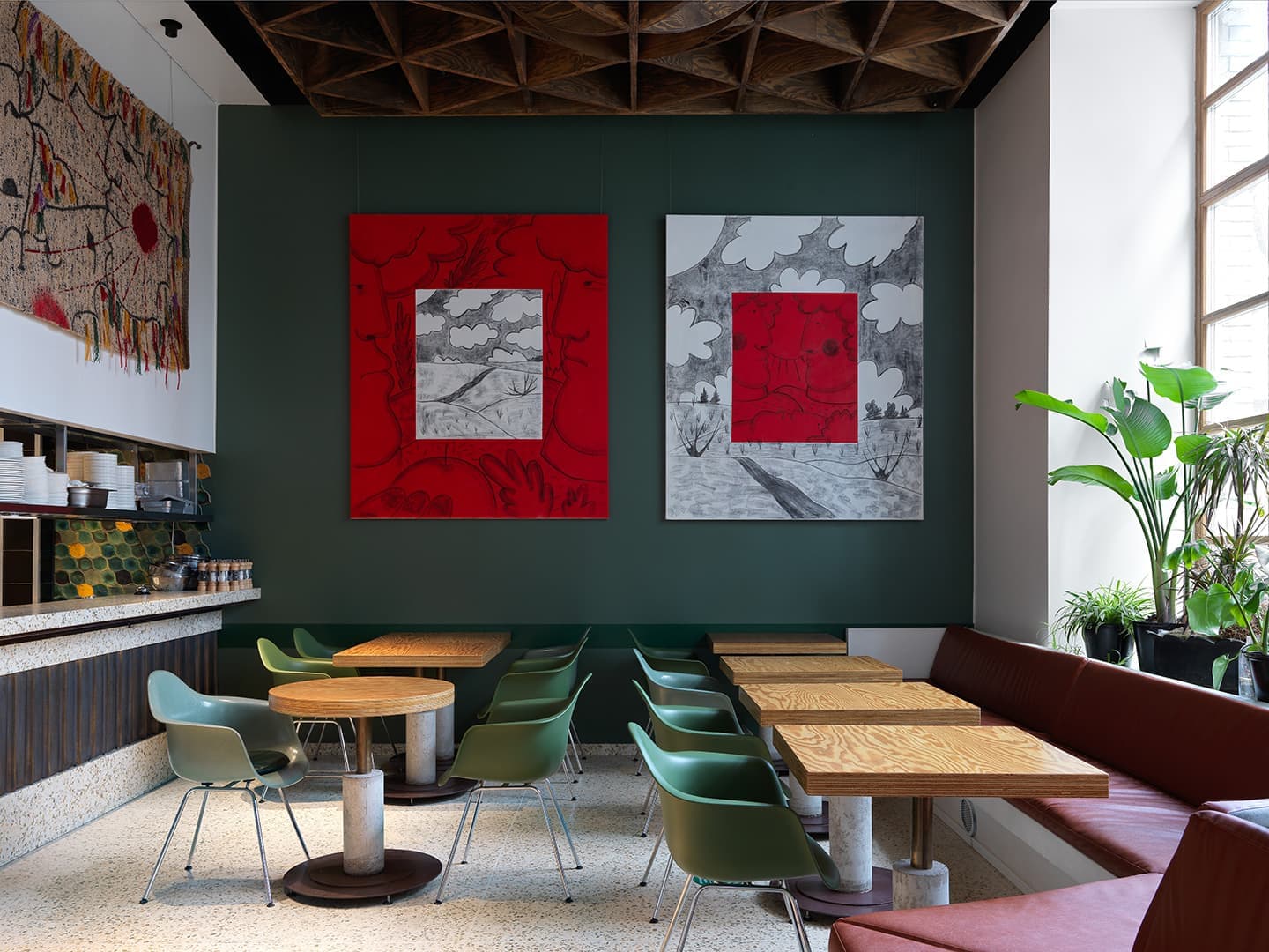 Ресторан в Москве с мебелью Vitra – проект архитектора Агнона Гранота