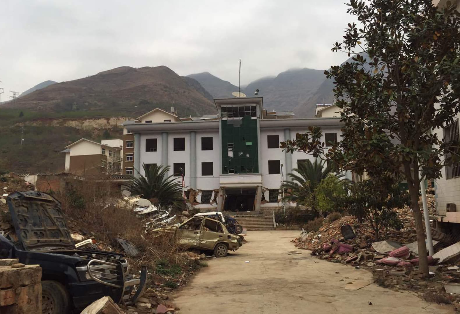 Мемориальный парк в Лунтошань. HUAXIA Architects Studio. Фото: Cheng LV