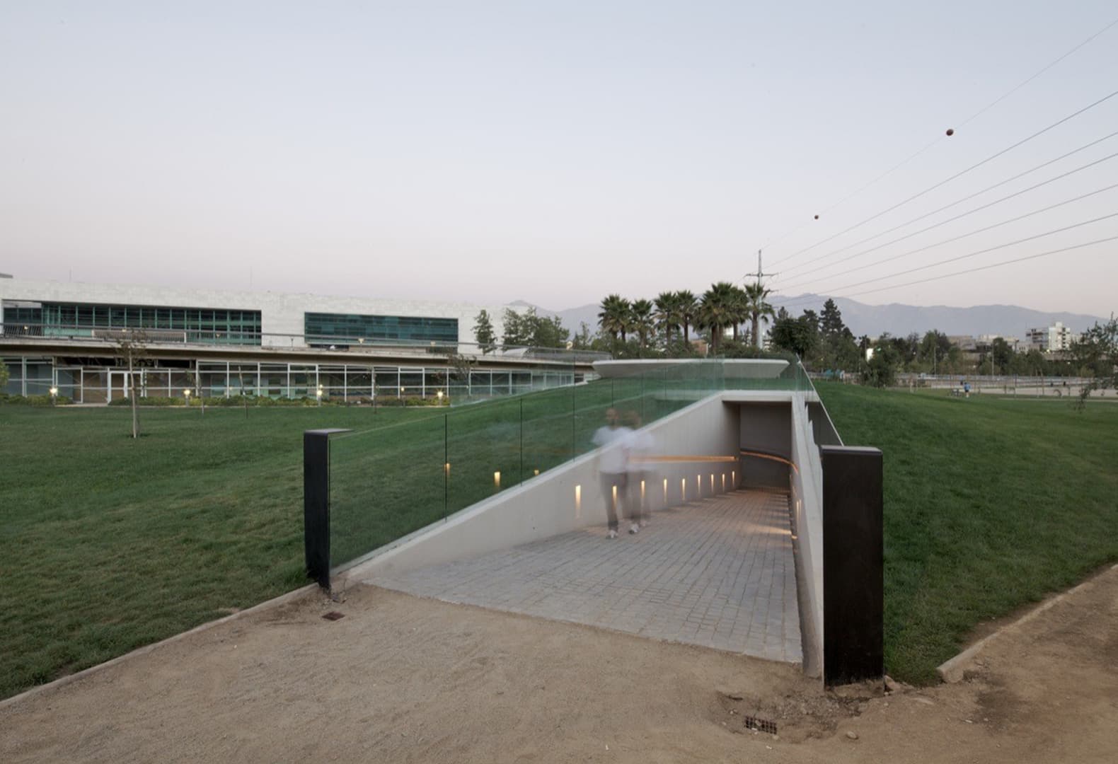 M9 Memorial. Gonzalo Mardones V Arquitectos. Фото: Nico Saeh