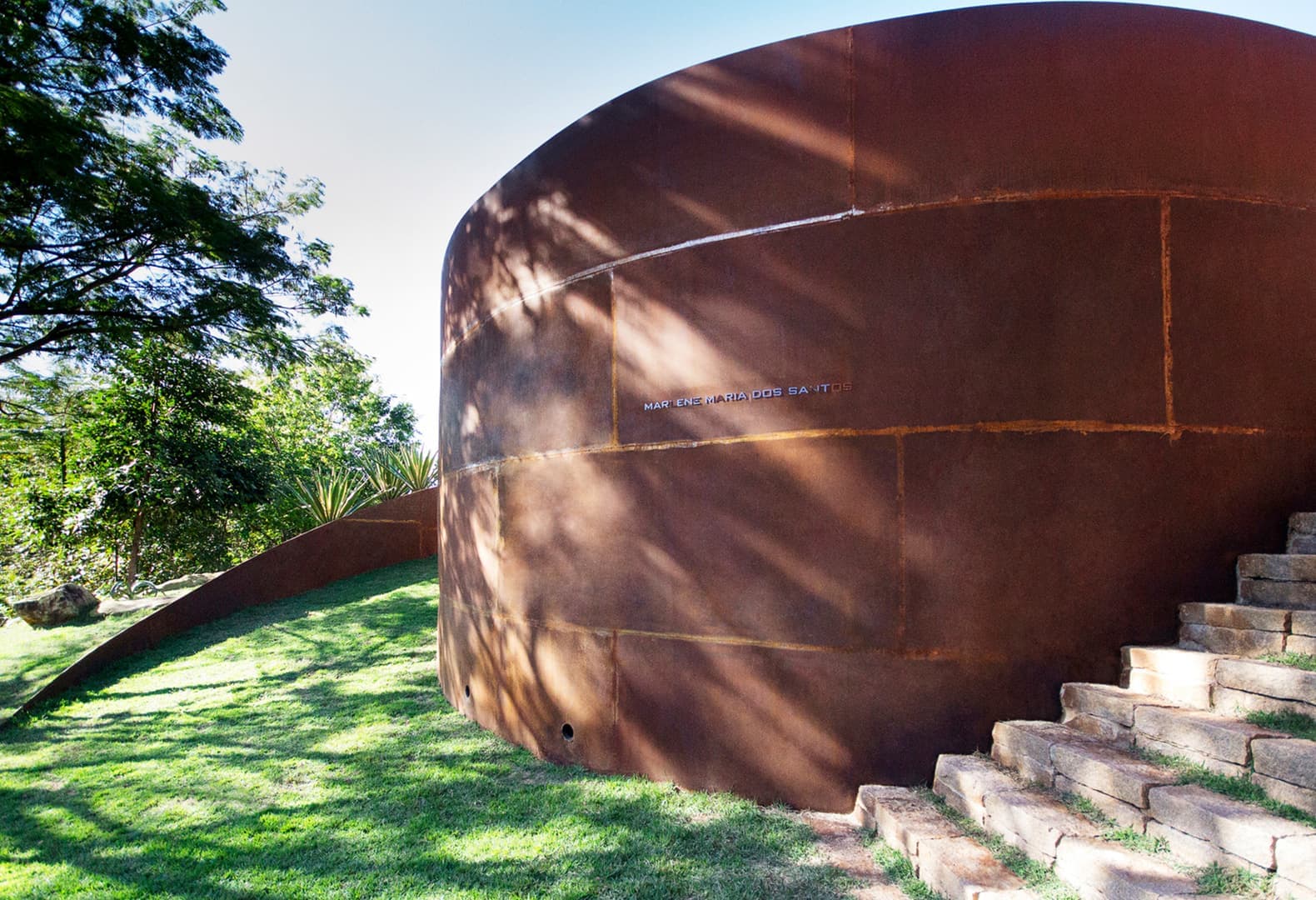 Мемориальный парк дас Сережейрас. Crisa Santos Arquitectos. Isis de Oliveira