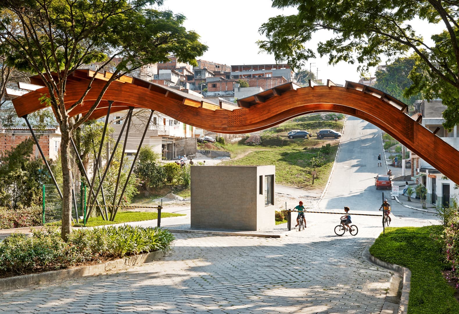 Мемориальный парк дас Сережейрас. Crisa Santos Arquitectos. Isis de Oliveira