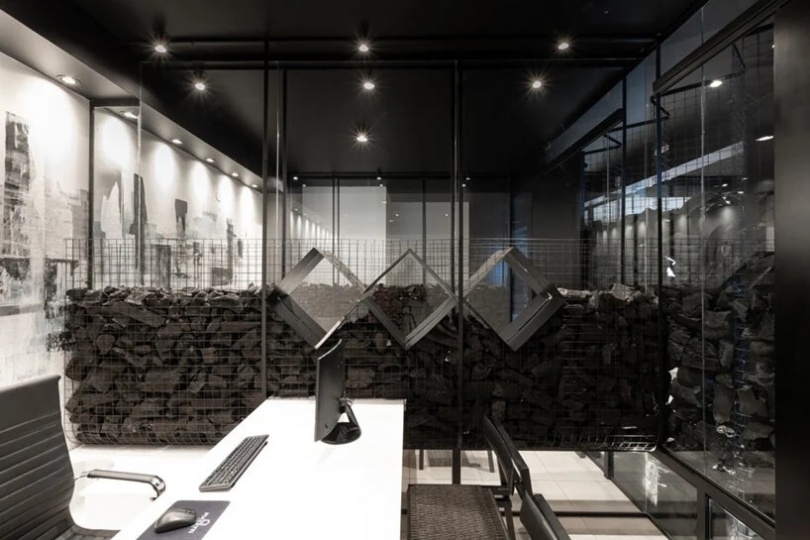 EFEEME Arquitectos спроектировали офис Puccetti&Asociados, где использовали уголь