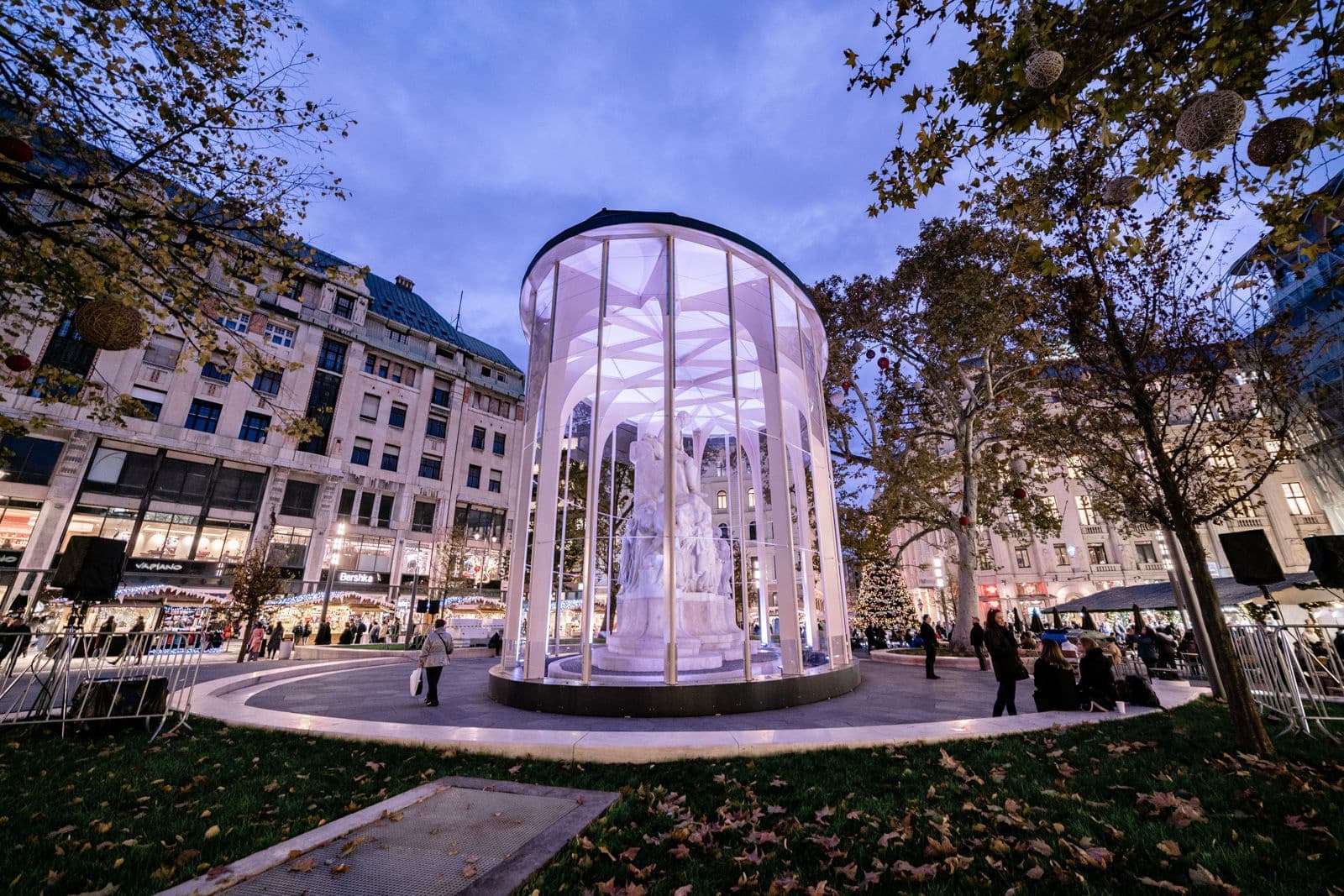 Art Shield - Vörösmarty Pavilion. Hello Wood