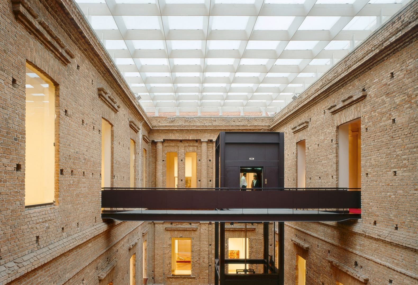 Пинакотека штата Сан-Паулу (1998). Пауло Мендес да Роша. Фото: Nelson Kon