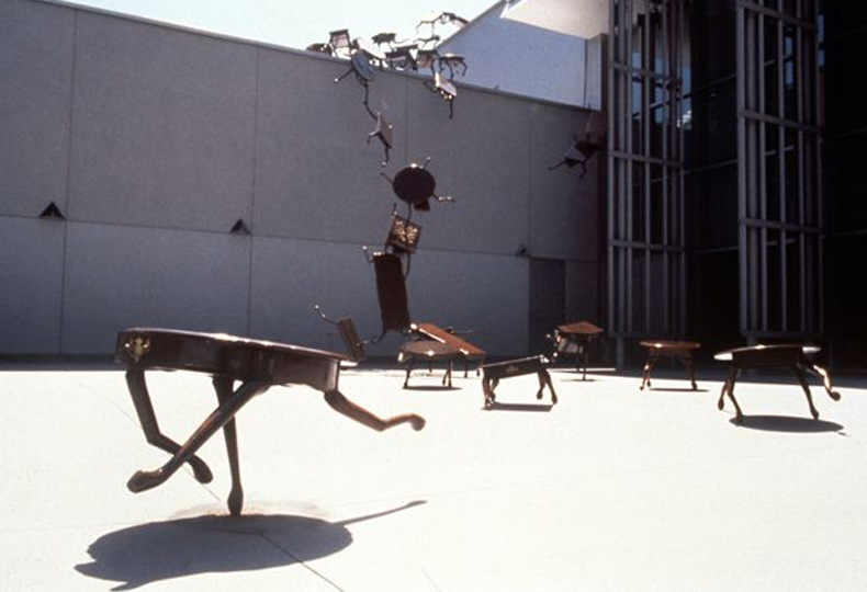 Табун мебели. Брайан Гоггин, 1994-1995