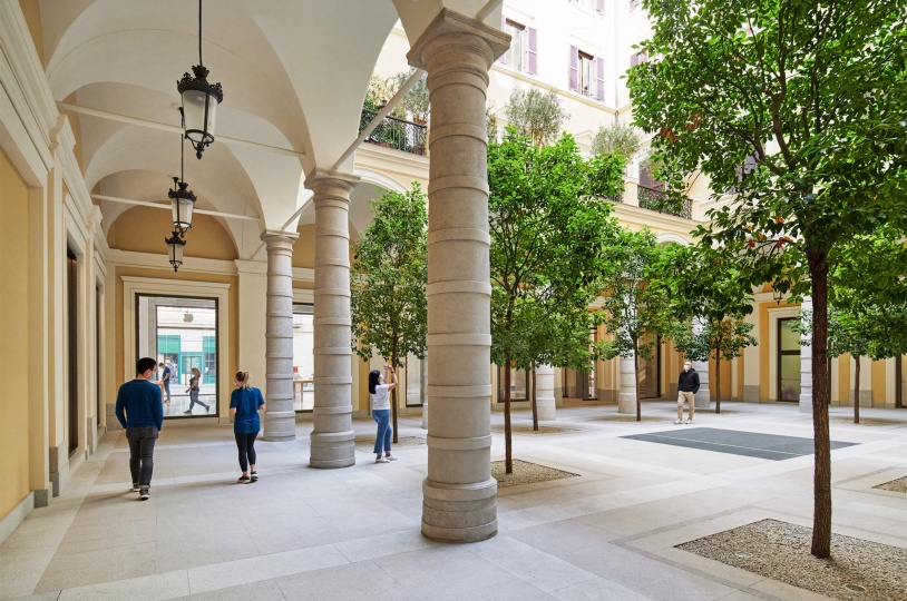 Foster + Partners превратил палаццо в Риме в Apple Store
