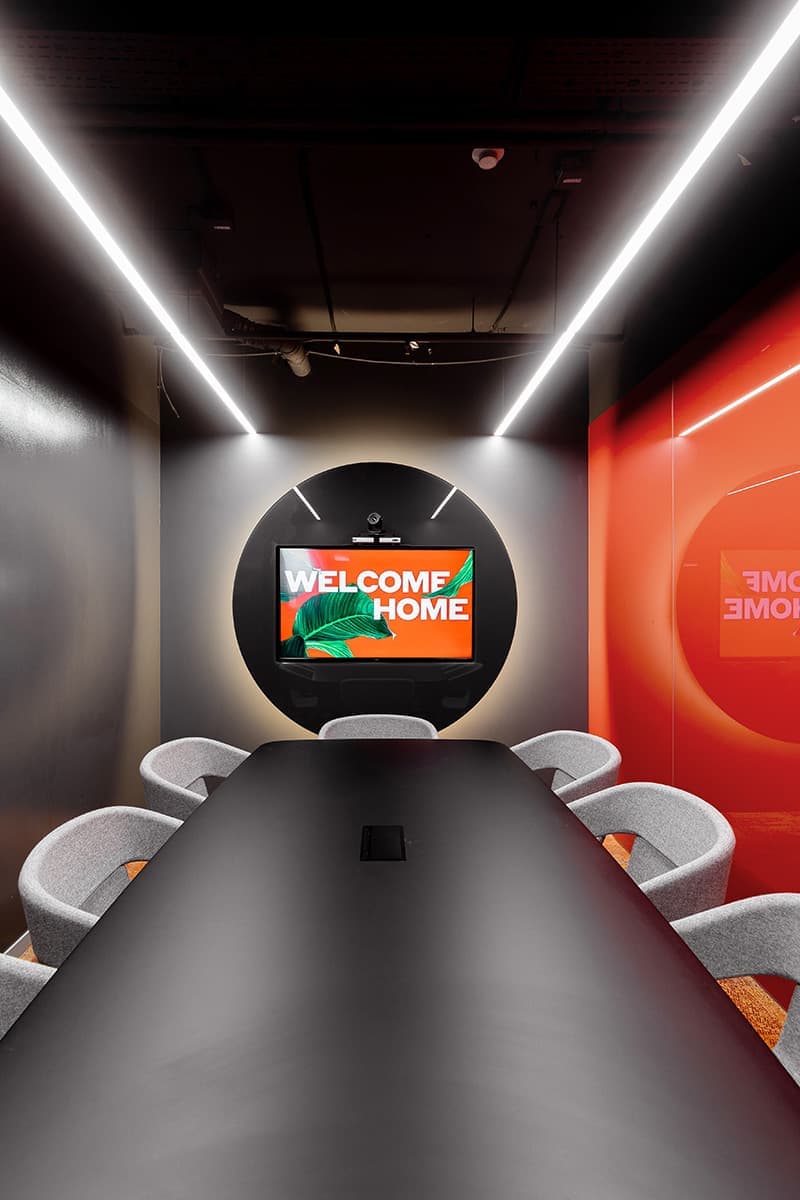 Ретро-футуристичный офис банка – проект студии IND architects