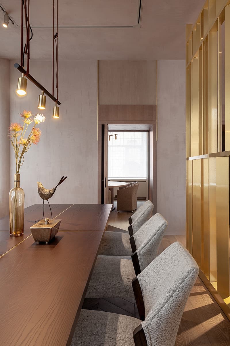 Офис продаж в особняке начала XX века – проект студии Nowadays