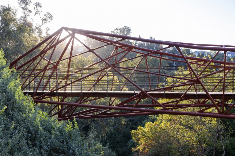 Студенты Архитектурной школы Университета Южной Калифорнии построили мост с помощью робототехники