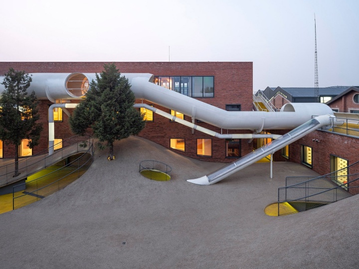 WAA превратил склад 1970-х годов в экспериментальную игровую площадку для детей в Пекине