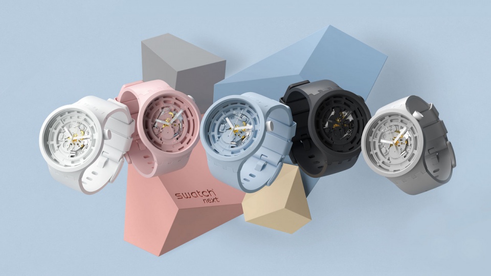 Swatch представил коллекцию часов из нового материала BIOCERAMIC
