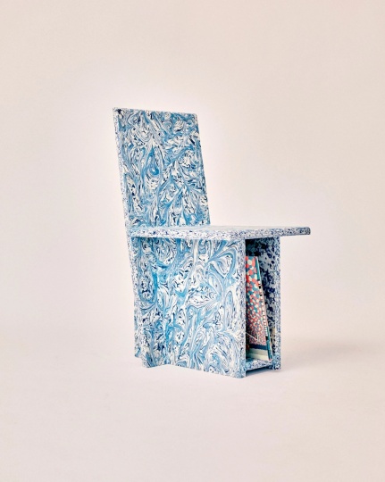 Space Available и DJ Peggy Gou создали коллекцию стульев из пластиковых отходов