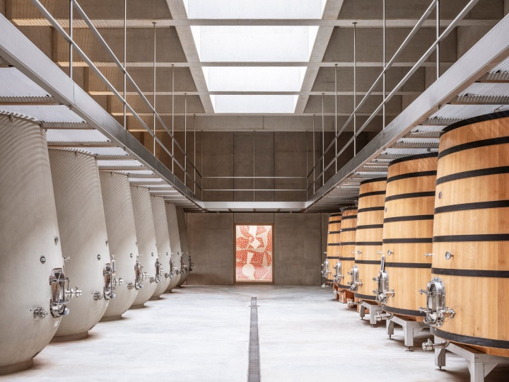 ​Marc Barani Architectes вписали винодельню в ландшафт французских гор