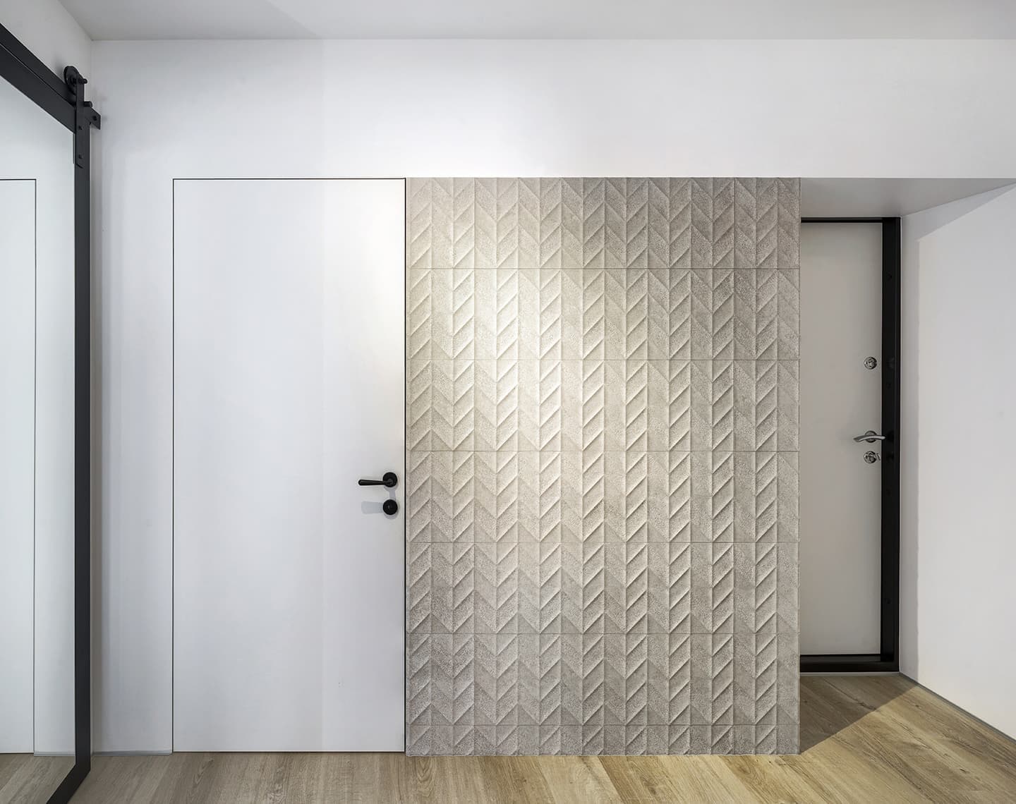 Квартира в голубых и желтых тонах со скрытыми решениями и авторской люстрой – проект дизайнера Иры Лисюк