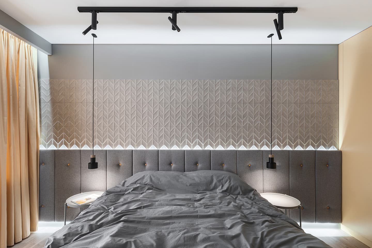 Квартира в голубых и желтых тонах со скрытыми решениями и авторской люстрой – проект дизайнера Иры Лисюк