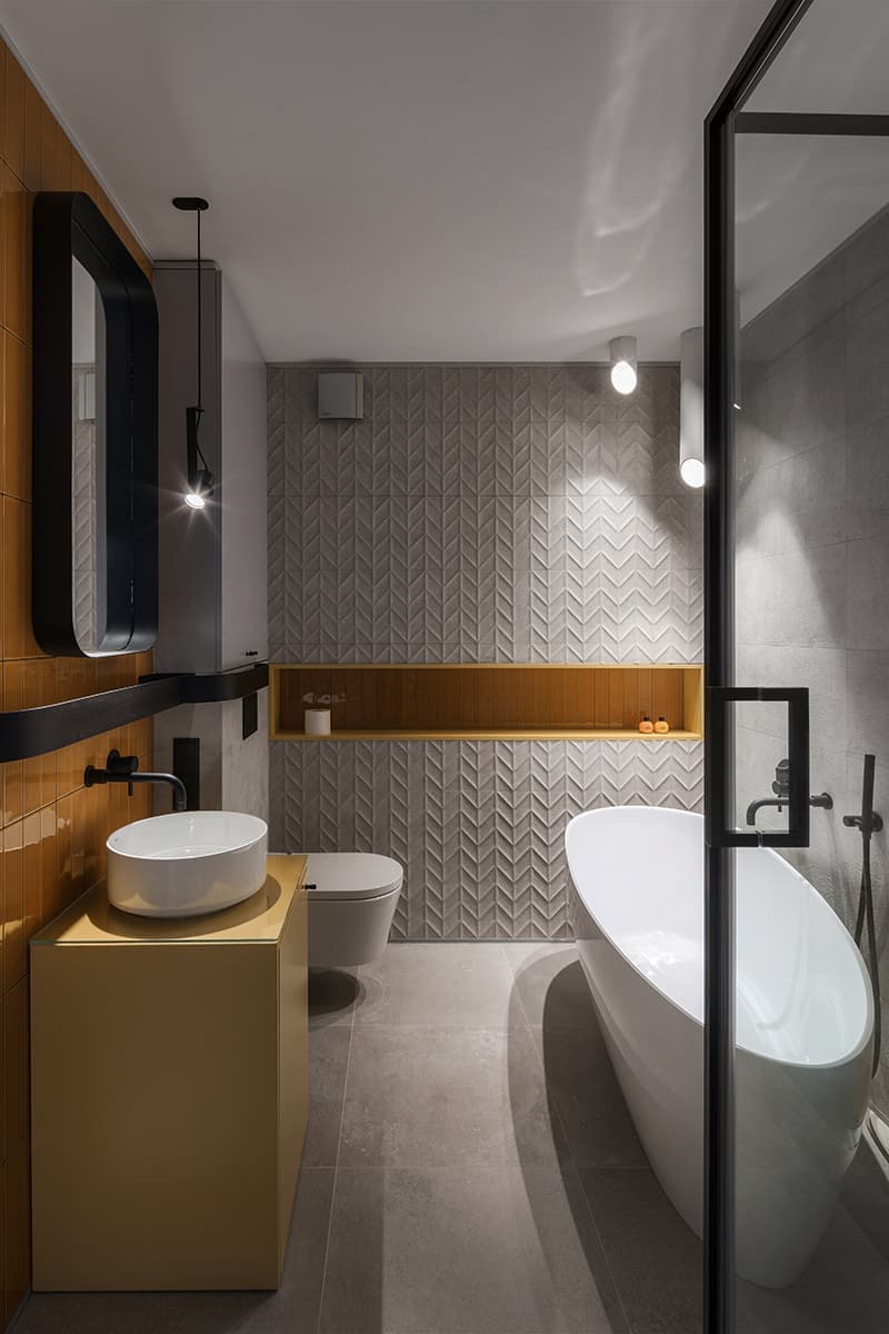 Квартира в голубых и желтых тонах со скрытыми решениями и авторской люстрой – проект дизайнера Иры Лисюк