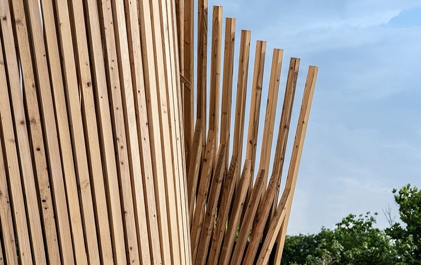«Между волнами» — деревянная инсталляция в Тайвани