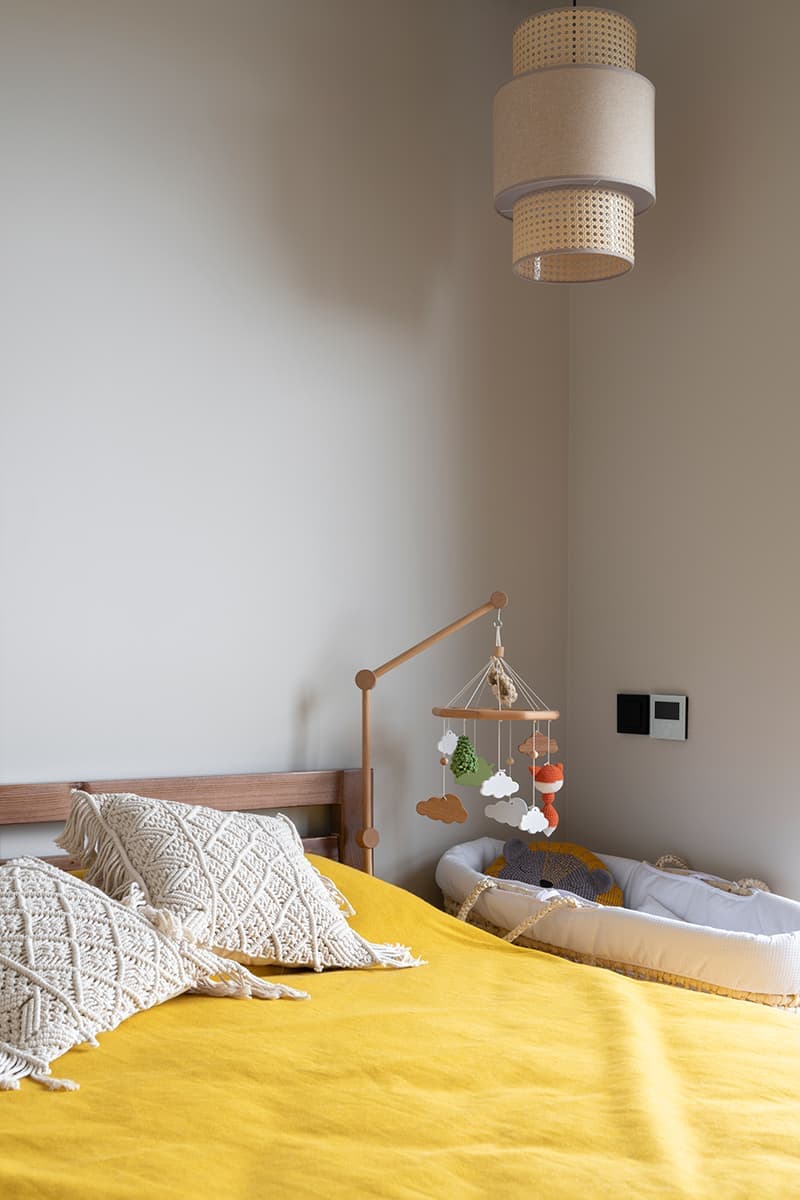 Светлая квартира со стеклянной перегородкой – проект бюро FREYA Architects