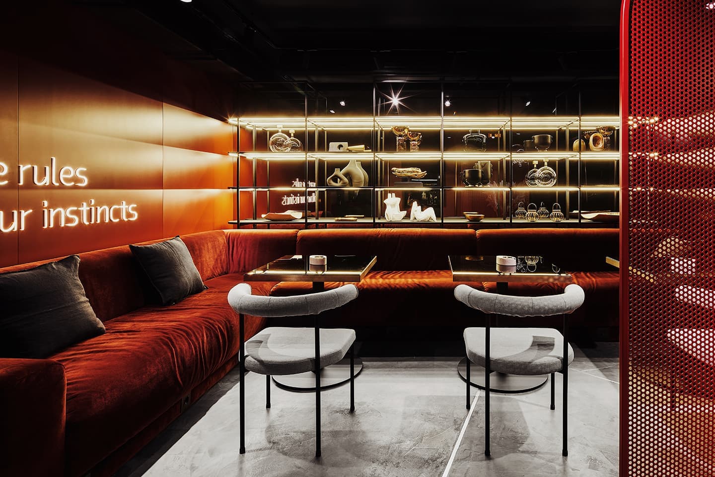 Лаунж-бар в особняке XIX века – проект дизайнера Алины Цауни