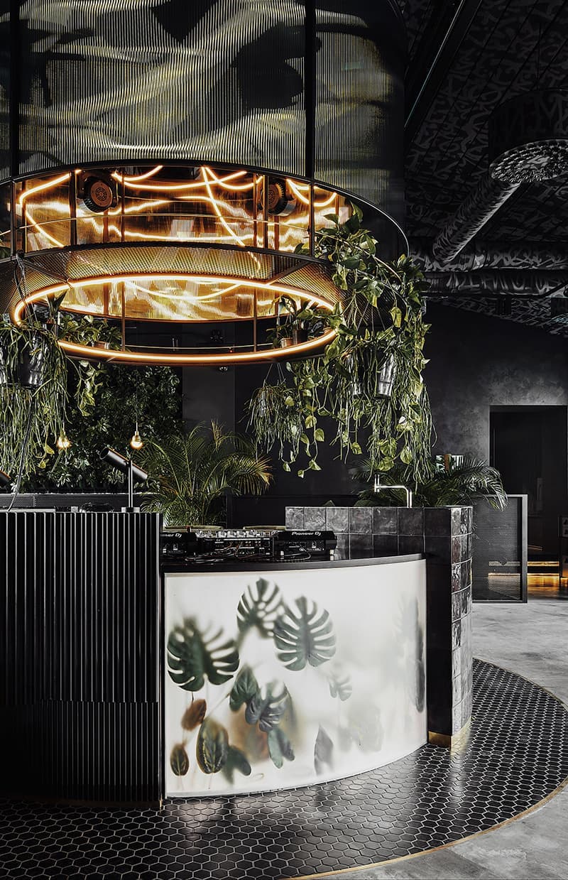 Лаунж-бар в особняке XIX века – проект дизайнера Алины Цауни