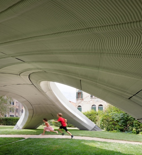 Zaha Hadid Architects напечатали мост из бетона для Венецианской биеннале