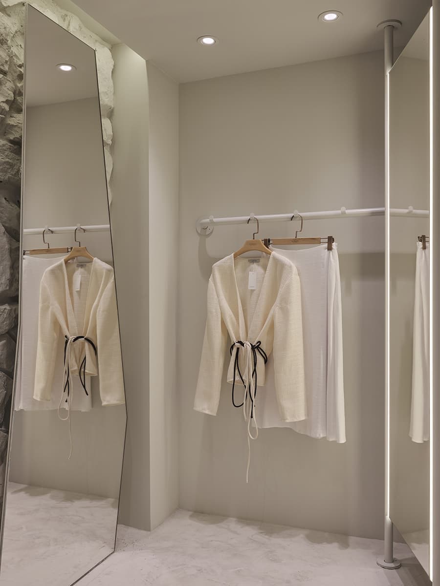 Магазин бренда одежды с гармоничным природным интерьером – проект бюро JL STUDIO