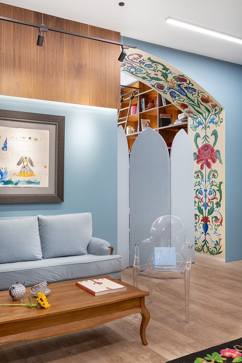 Ателье с предметами современного искусства и деревянным декором – проект бюро Nativ Studio