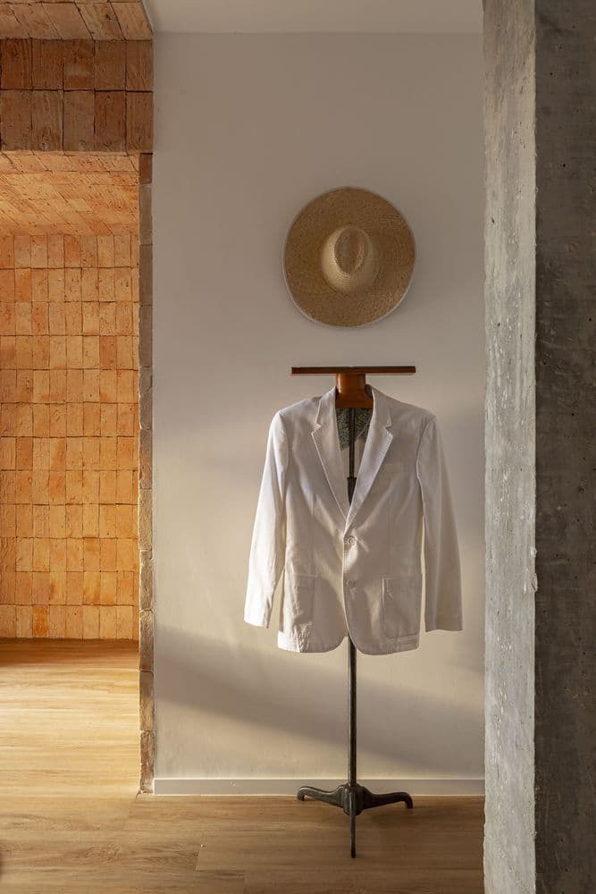 Апартаменты с кирпичными стенами – проект студии EB Arquitetos