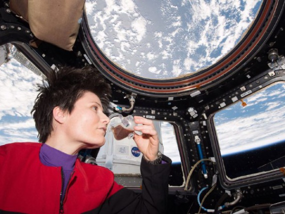 Инженеры придумали кружку, чтобы астронавты могли пить кофе
