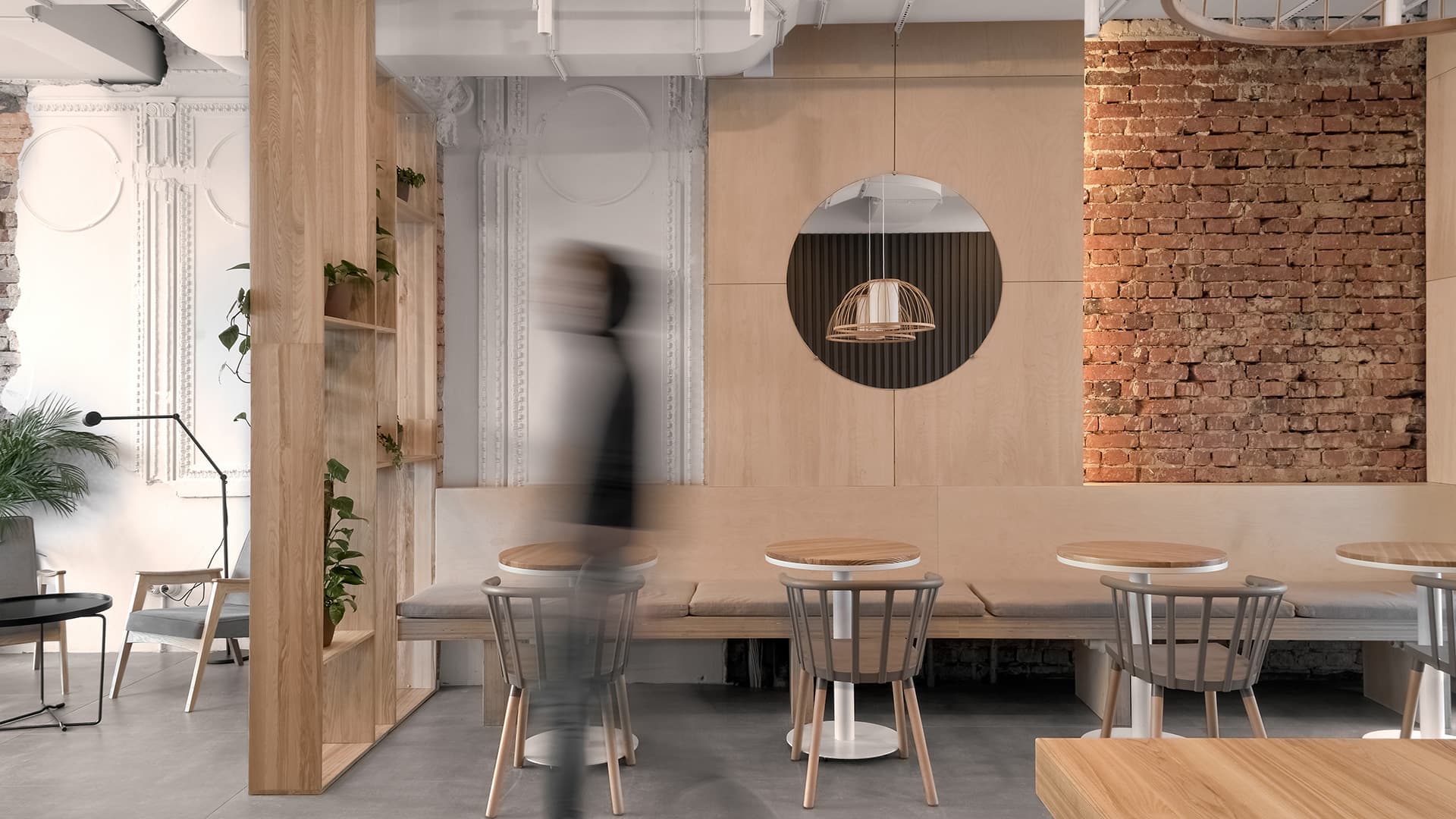 Минималистичная кофейня в здании Горсовета – проект студии «Завод 11»