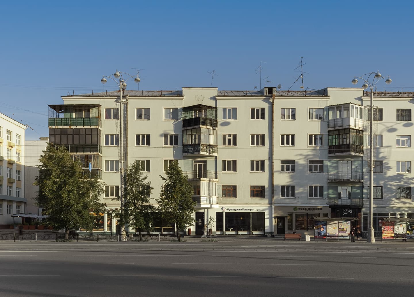 «Плавающая во времени» квартира 1930х годов – проект французской студии Hauvette & Madani