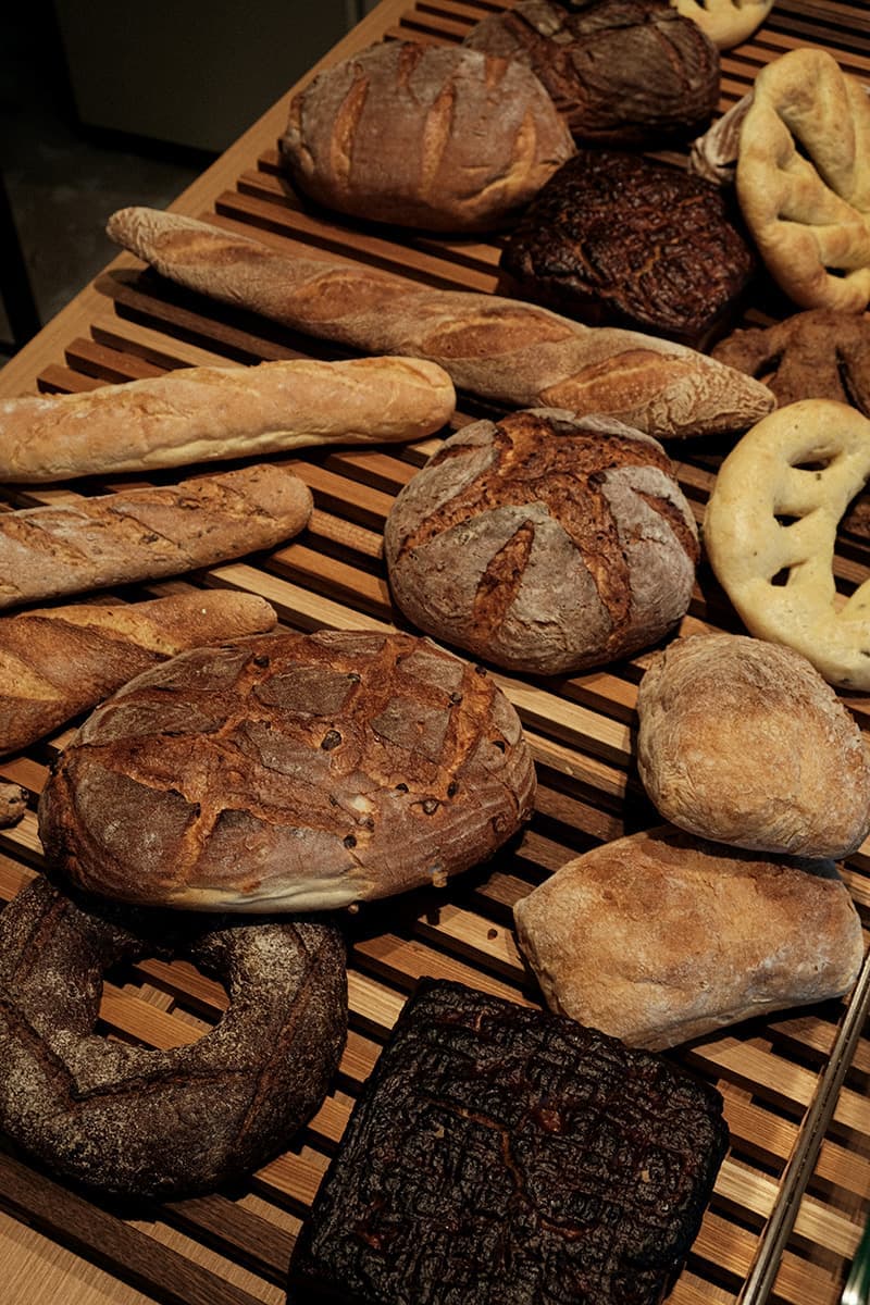 Интерьер кафе-пекарни, вдохновленный хлебом – проект STUDIO SHOO