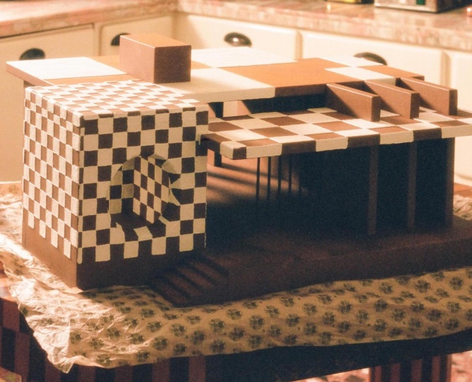 Келли Уэстлер создала пряничный домик для бренда Flamingo Estate