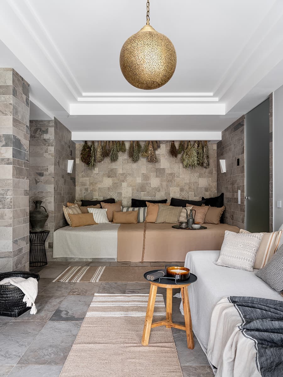 Эклектичный интерьер коттеджа с восточными нотами – проект архитектурного бюро ab2.0