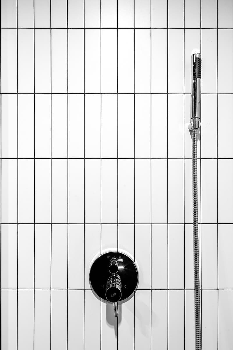 Искусство, декор и зонирование в небольшой московской студии – проект команды дизайн-бюро KIDZ