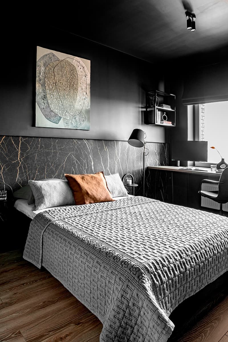 Искусство, декор и зонирование в небольшой московской студии – проект команды дизайн-бюро KIDZ