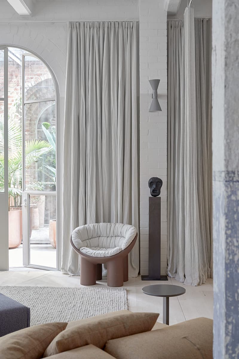 Безмятежный интерьер квартиры в промышленном здании – проект дизайн-студии O’Connor and Houle